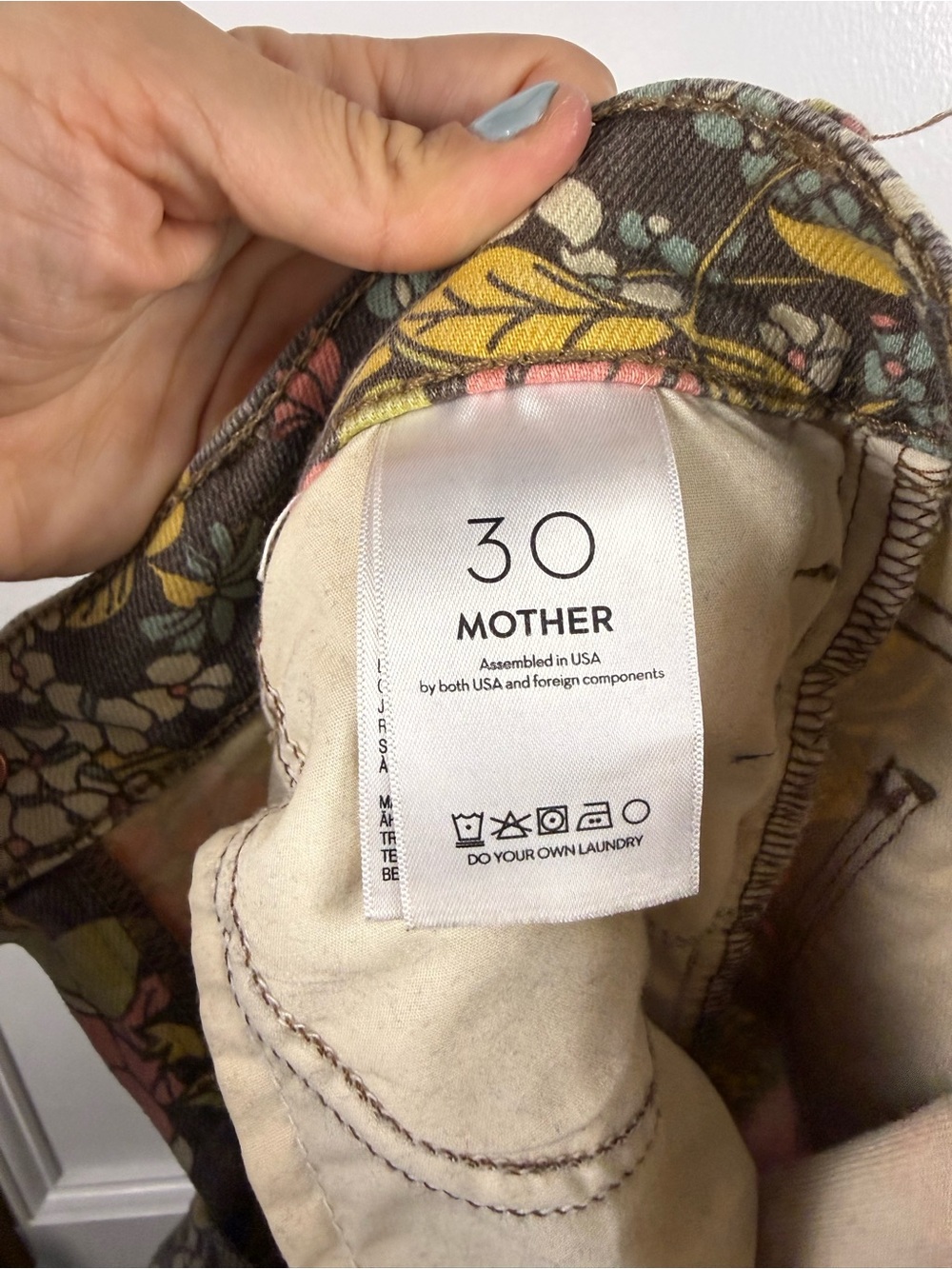 MOTHER Brand Hustler Ankle in “Cats and Dogs” - Picture 8 of 8